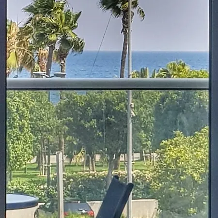 Purple Coconut Seaview Апартаменты